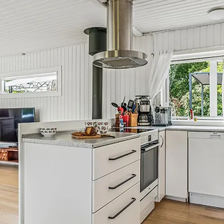 Holiday home Stunning In With Kitchen