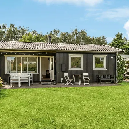 Holiday home Stunning In With Kitchen *